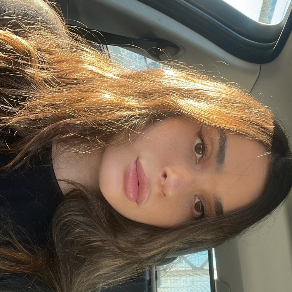 Meet your Posher, Adrianne